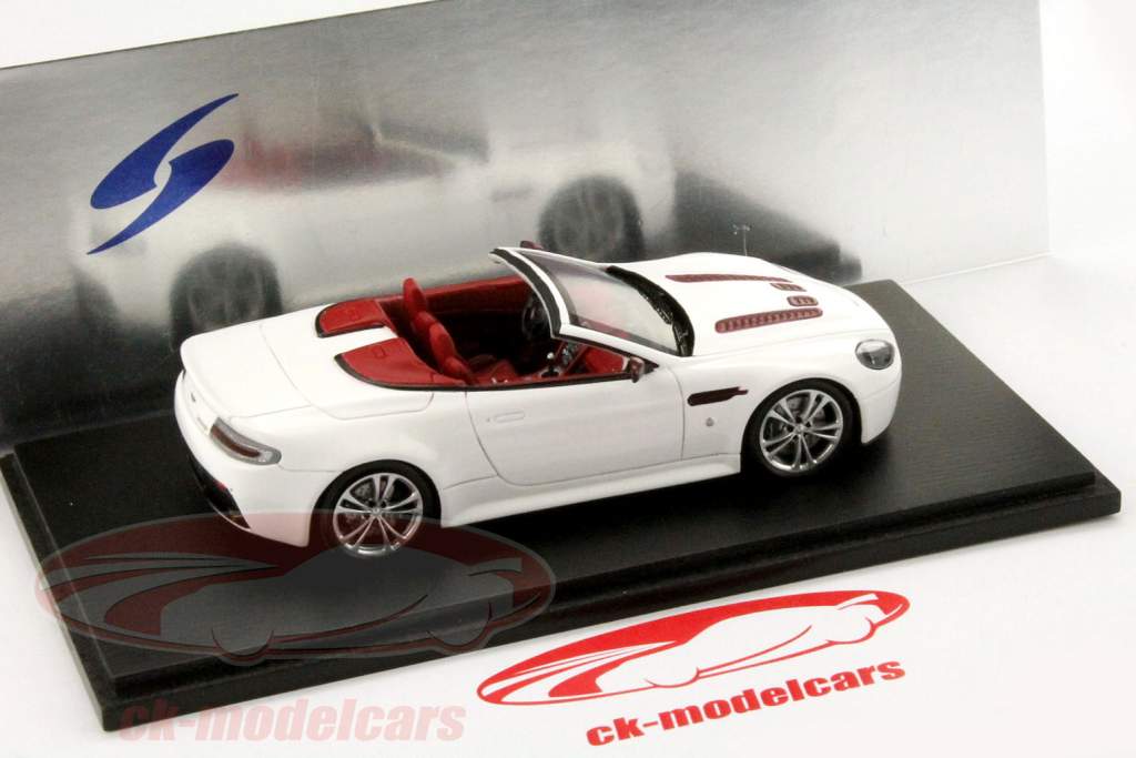 Aston Martin V12 Vantage Родстер Год 2012 белый 1:43 Spark