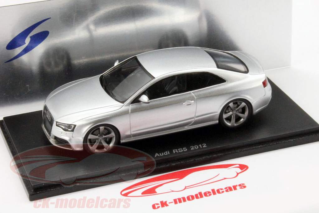 Audi RS5 年 2012 银 1:43 Spark