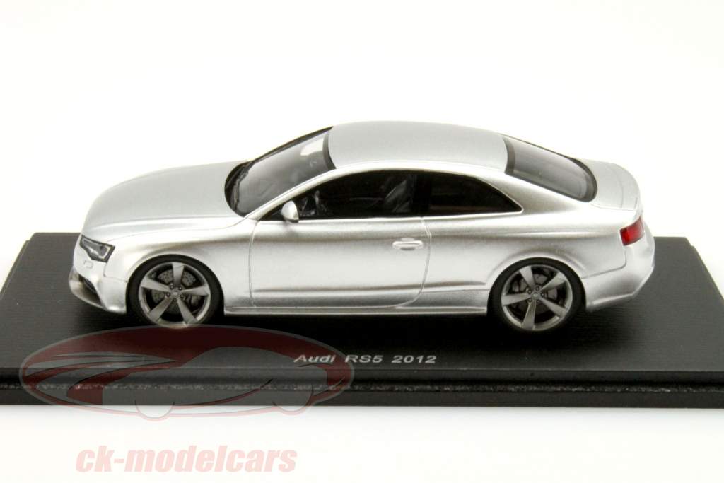Audi RS5 年 2012 银 1:43 Spark