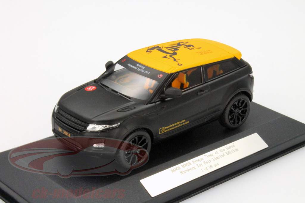 馬の玩具見本市2014マットブラック1時43完成モデルのレンジローバーEvoque年