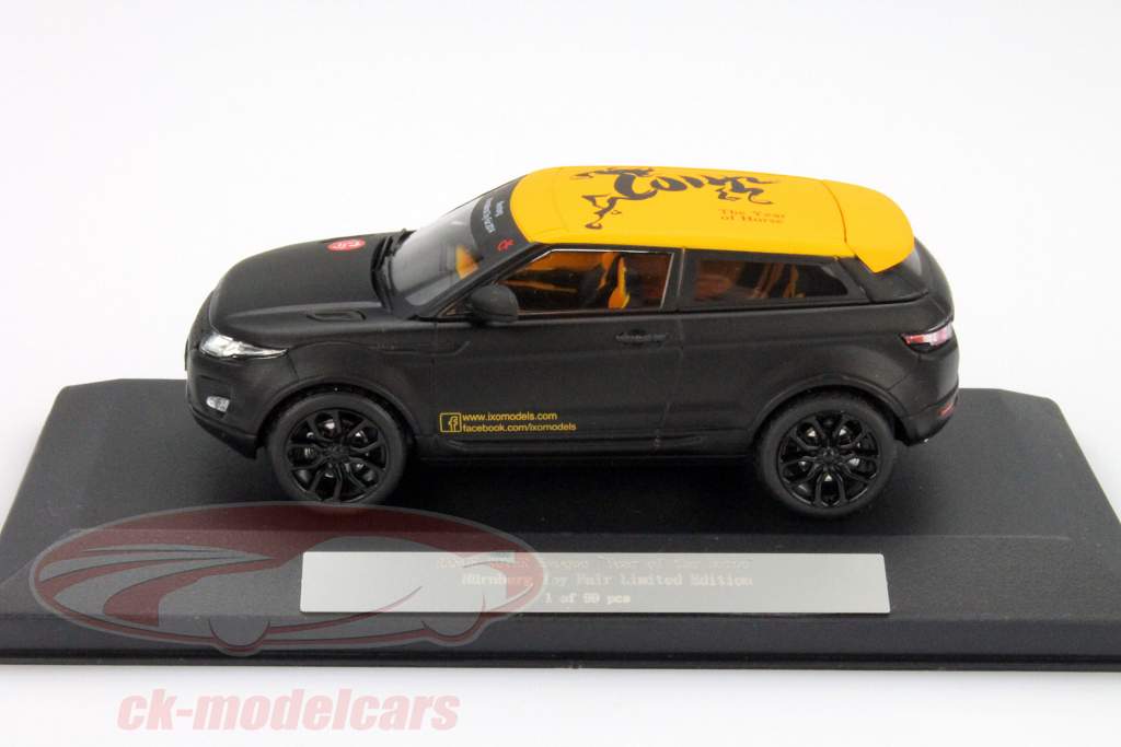 馬の玩具見本市2014マットブラック1時43完成モデルのレンジローバーEvoque年