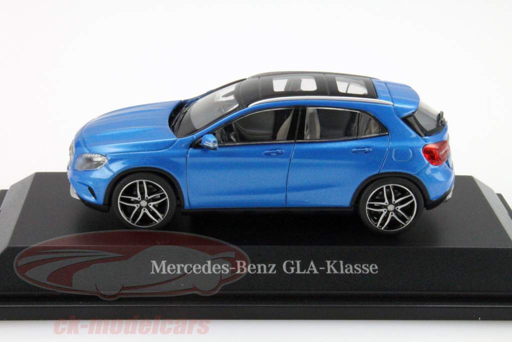 メルセデスベンツGLA-クラスブルーメタリック1時43分完成モデル