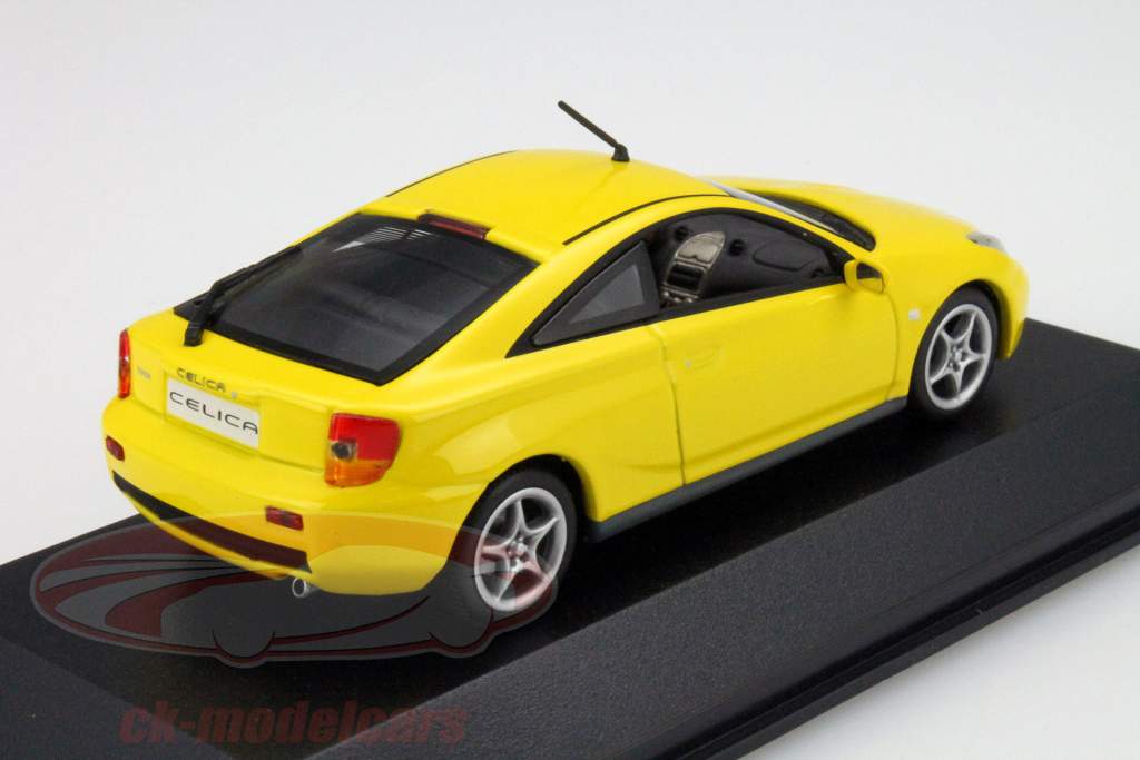 Тойота Celica Год 2000 солнечный желтый 1:43 Minichamps