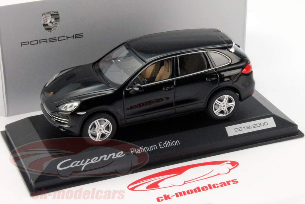 Porsche Cayenne Platin Edition sort 1:43 Minichamps