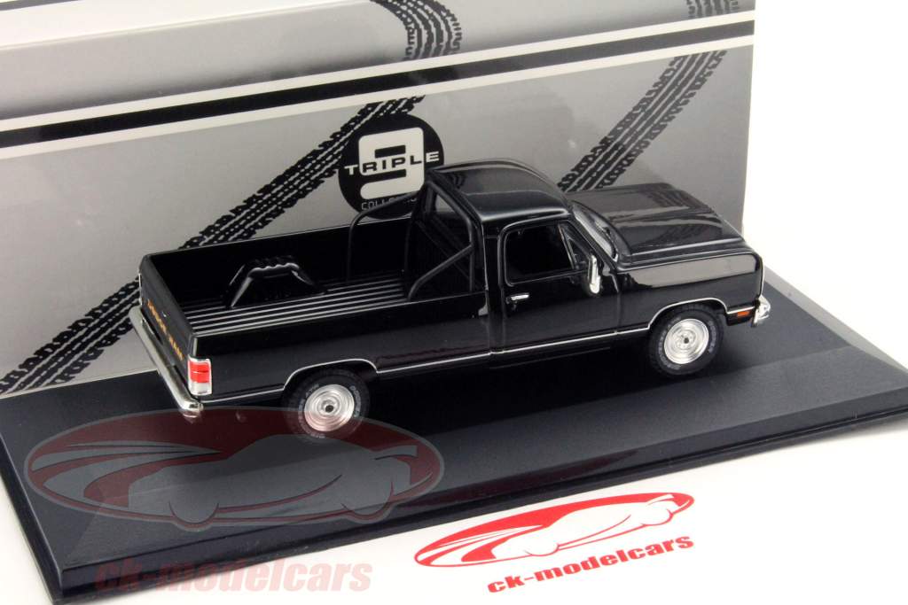 Dodge Овен Год 1987 черный 1:43 Triple9