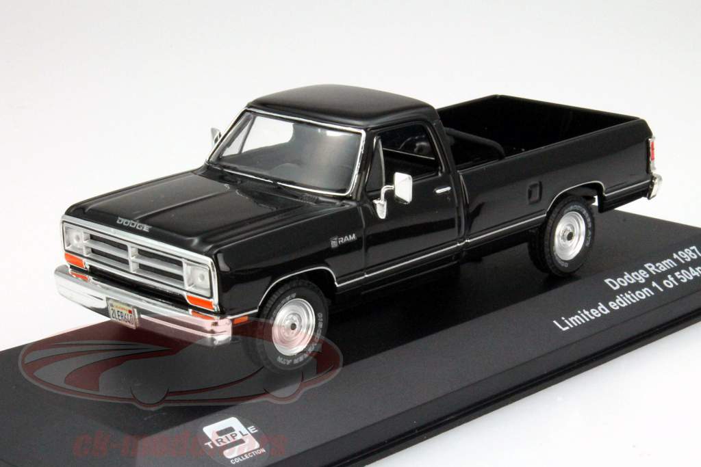 Dodge Овен Год 1987 черный 1:43 Triple9