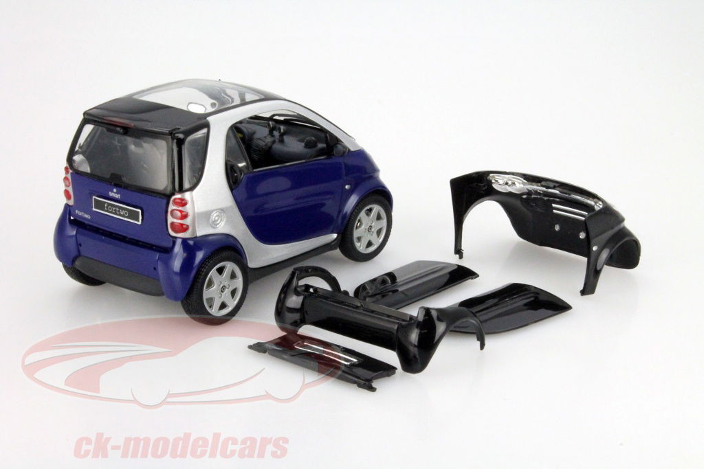 1/18 初代スマート　フォーツー　ディーラー　ミニカー　ブルー/シルバー Amazon.co.jp: 1 18 初代スマート フォーツー ディーラー