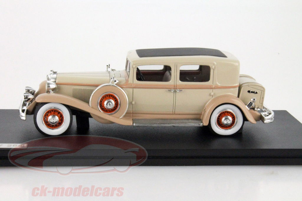 Great Lighting Models 1:43 Chrysler Imperial CG Club Sedan