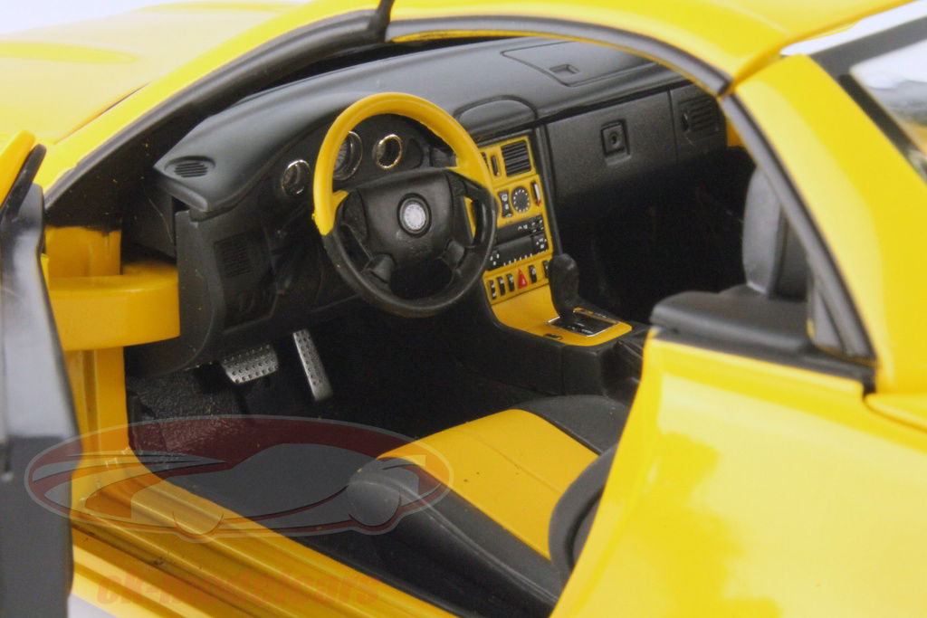 UT-Models 1:18 メルセデス·ベンツ SLK 230 コンプレッサー AMG