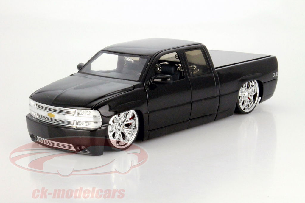 Jadatoys 1:18 Chevrolet Silverado Dub City black 63112-B5