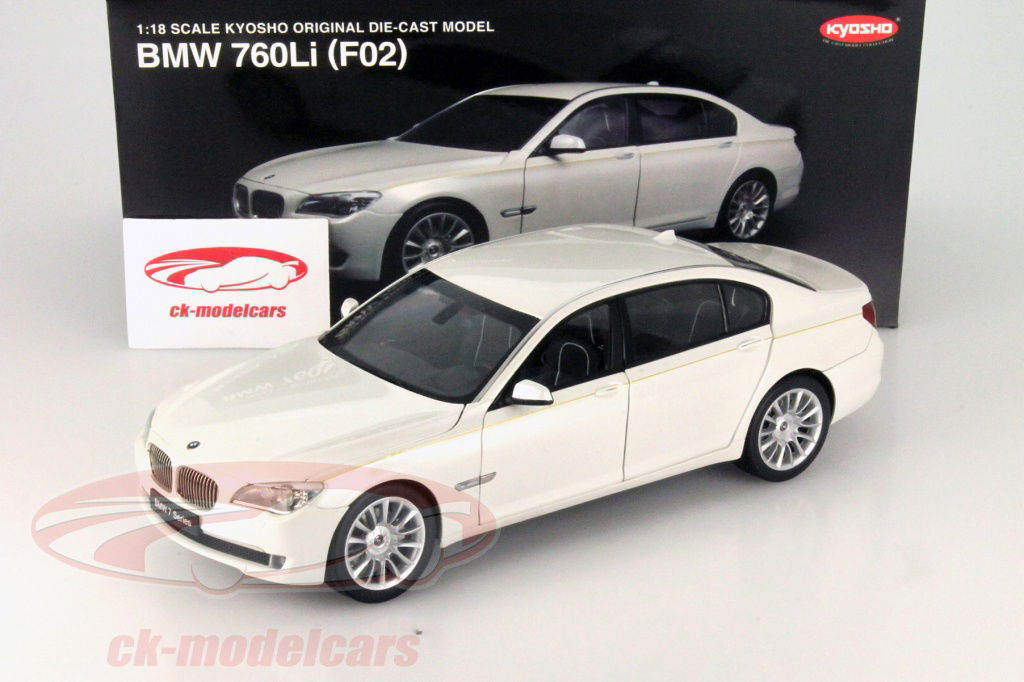 Kyosho 1:18 BMW 760 Li (F02) Year 2010 brilliant white