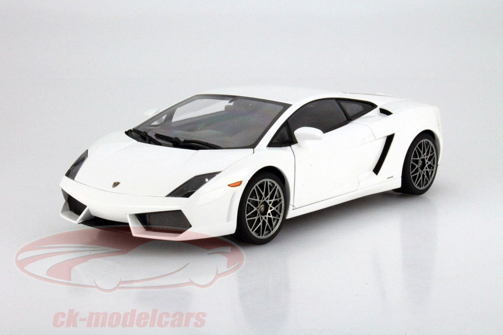 AUTOart 1:18 Lamborghini Gallardo LP560-4 Year 2008 white