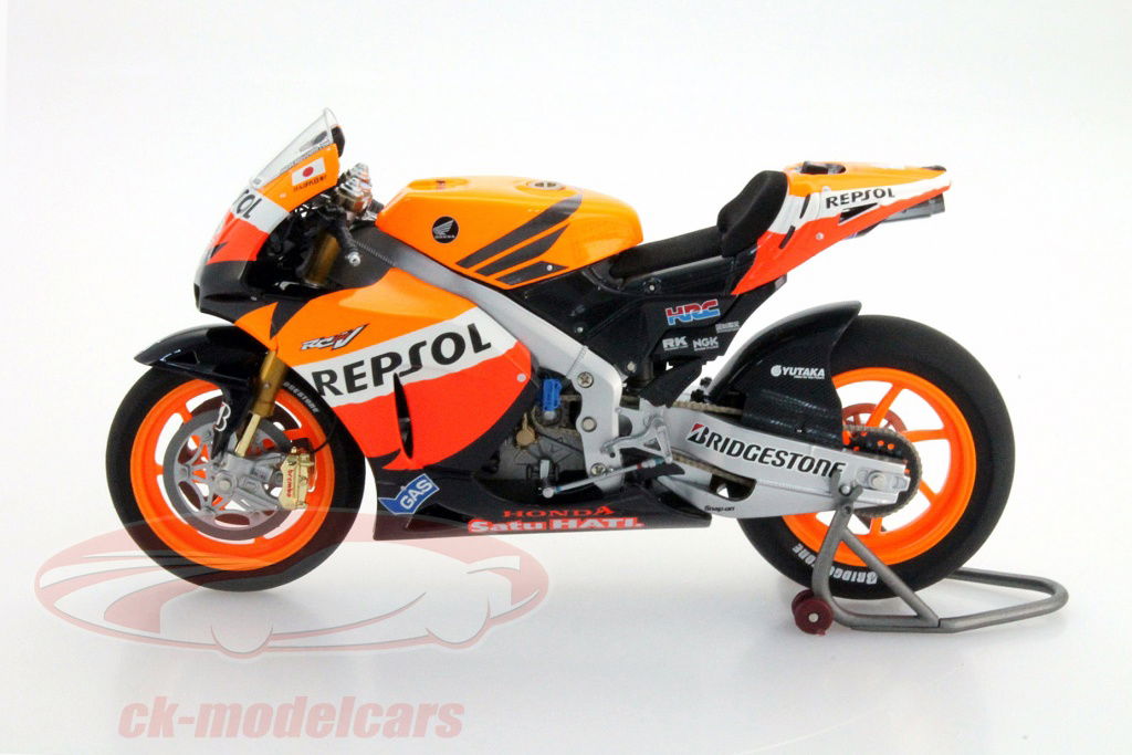 Minichamps 1:12 Andrea Divizioso Honda RC212V #4 MotoGP 2011