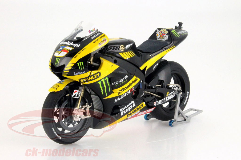 Minichamps 1:12 Colin Edwards Yamaha YZR-M1 MotoGP 2011