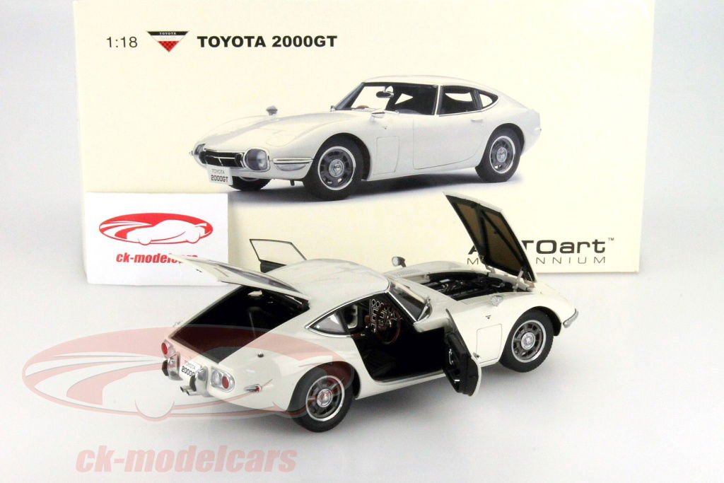 AUTOart 1:18 Toyota 2000 GT Coupe Upgraded Version white
