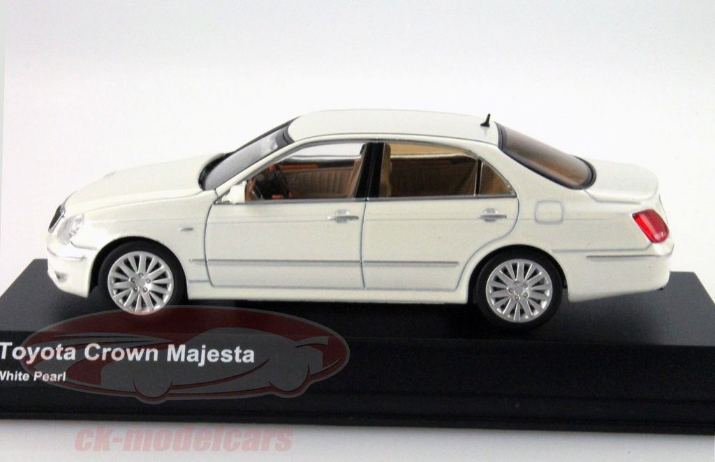 Kyosho 1:43 Toyota Crown Majesta perlweiß 03638WP Modellauto