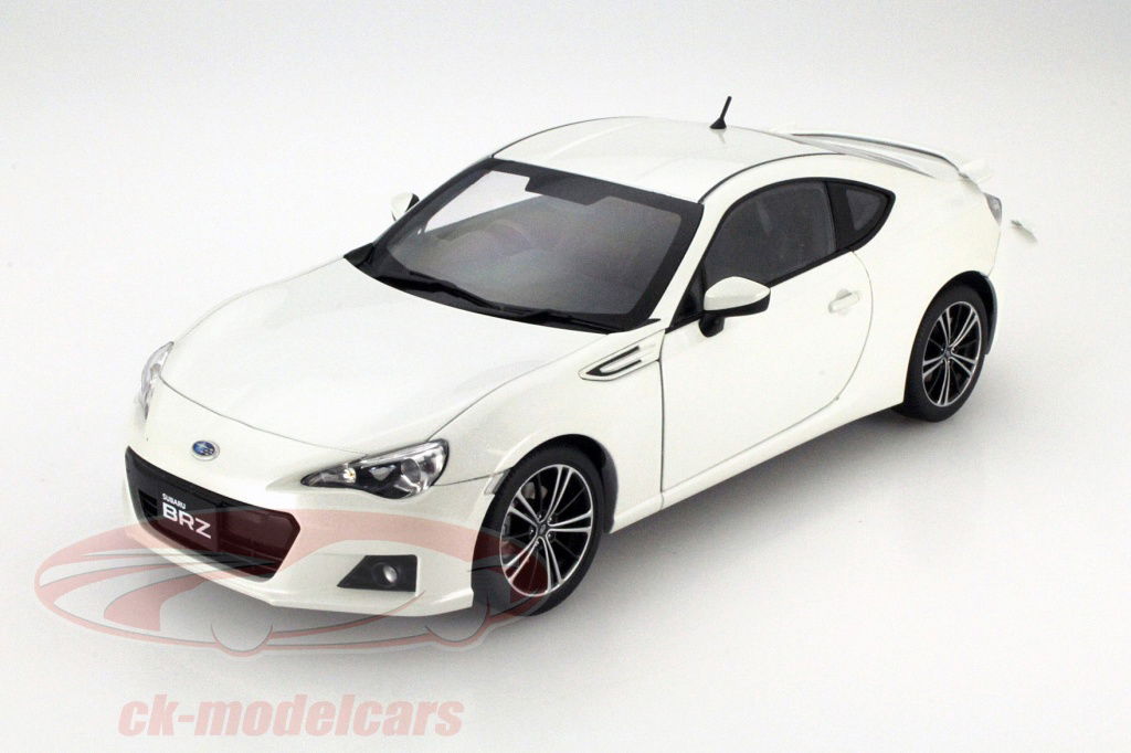 AUTOart 1:18 Subaru BRZ white 78693 model car 78693 674110786934