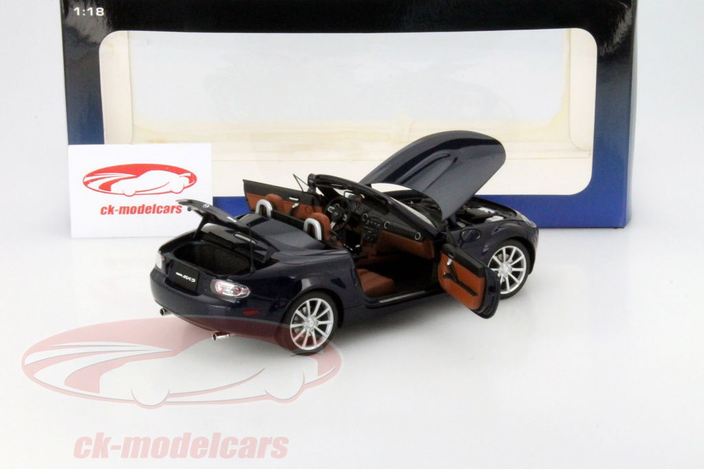 Mazda MX-5 ダークブルー 1/18スケール Mazda MX-5 ダークブルー 1/18スケール 自動車