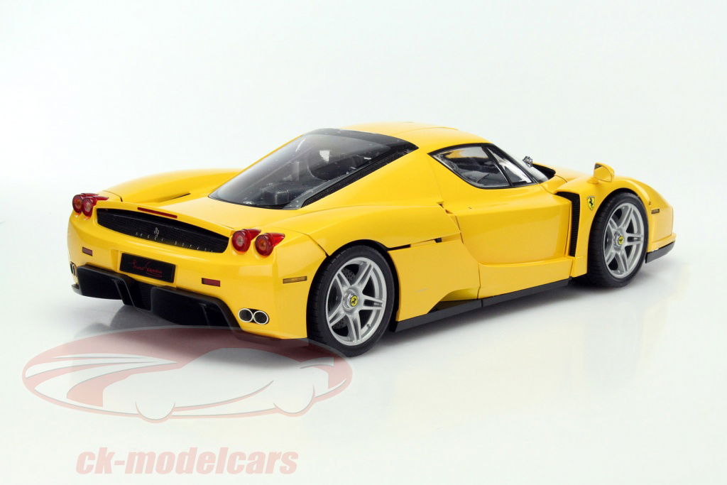 Enzo Ferrari 1/12スケールモデル Tamiya 1:12 Ferrari Enzo yellow 23209 model car 23209