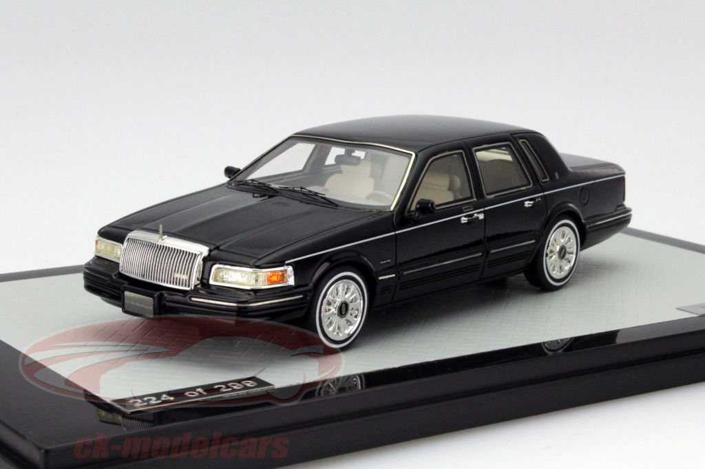 Great Lighting Models 1:43 Lincoln Town Car Year 1997 black