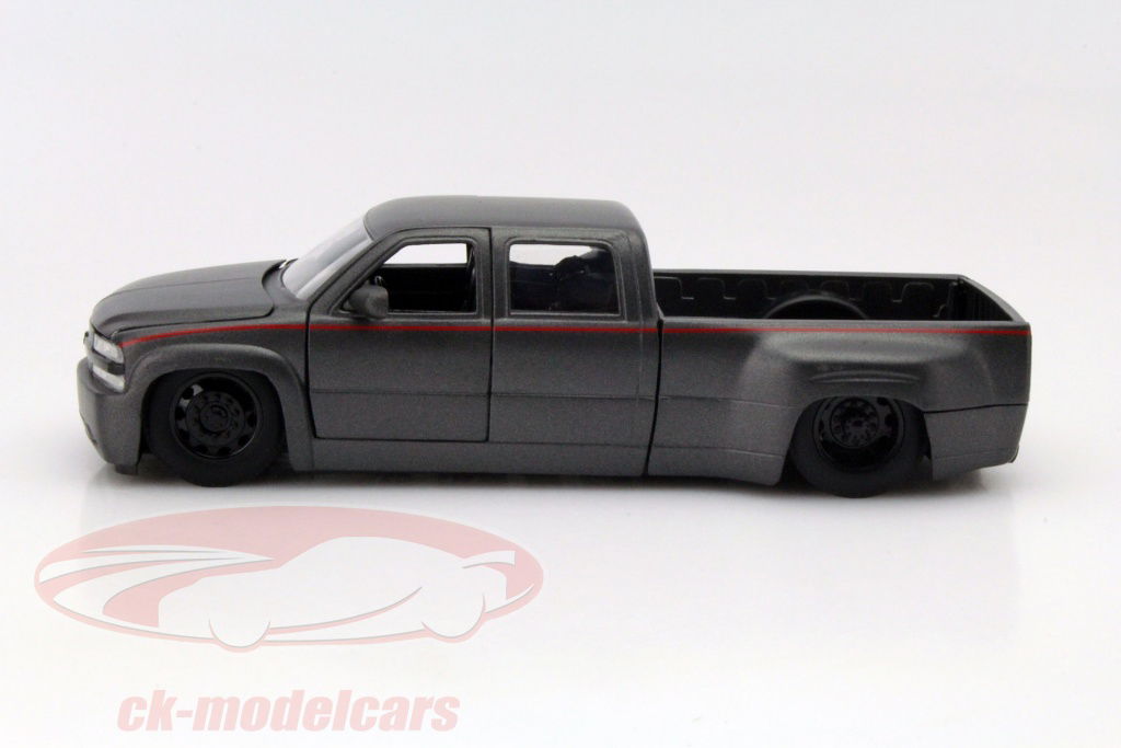 Jadatoys 1:24 Chevrolet Silverado Dooley Year 1999 dark gray