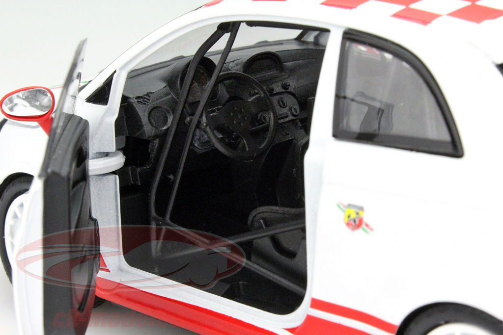 MotorMax 1:24 Fiat Abarth 500 R3T red / white 73379W model