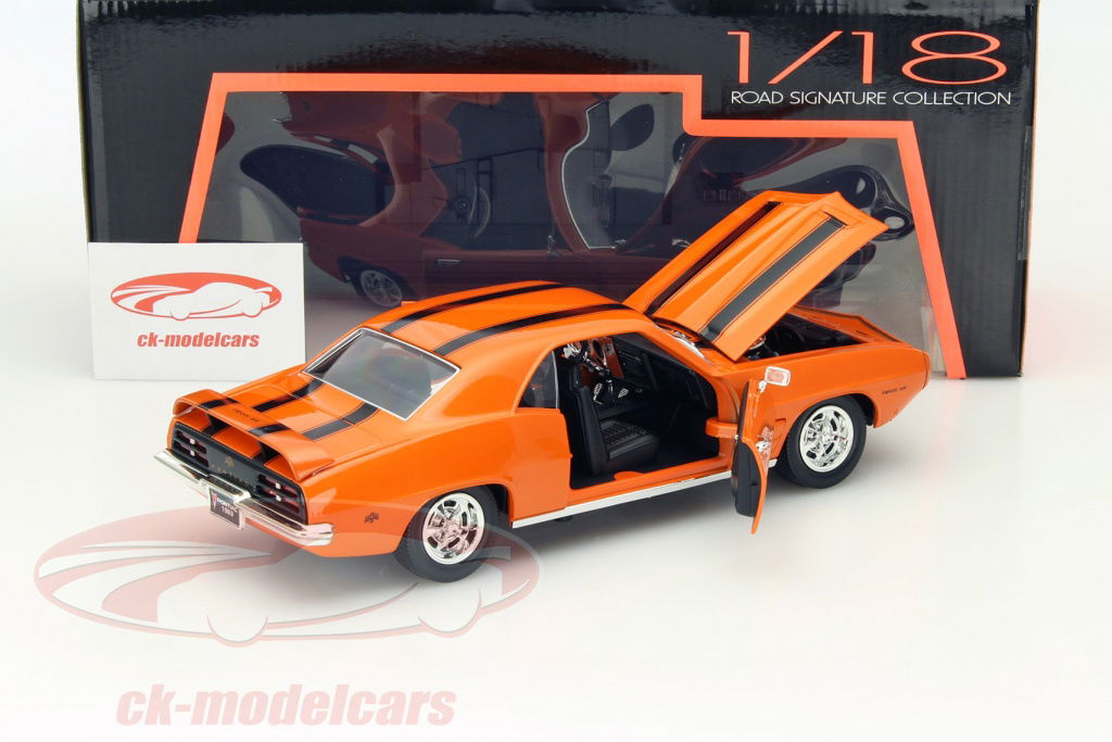 Lucky DieCast 1:18 Pontiac Firebird Trans Am Year 1969