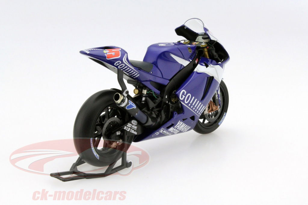 Minichamps 1:12 Colin Edwards Yamaha YZR-M1 MotoGP 2005