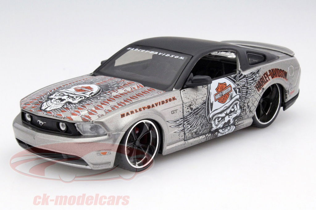 maisto-1-24-ford-mustang-gt-annee-2011-argent-noir-harley-davidson-32170/