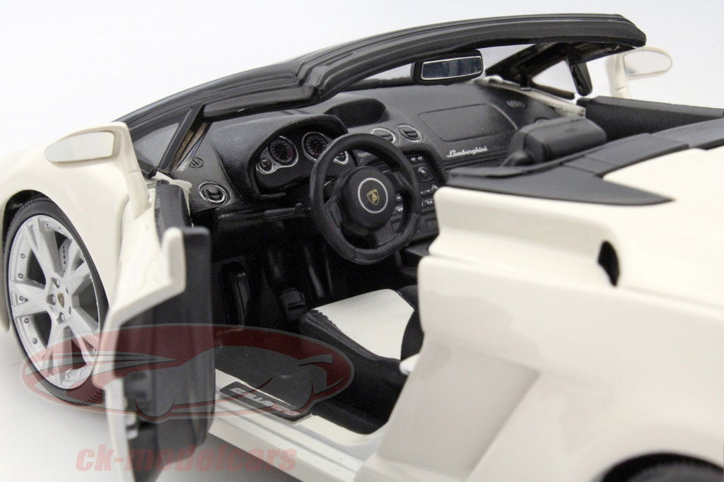 ミニカー1/18箱あり Lamborghini Gallardo No.383 Maisto 1:18 Lamborghini Gallardo Spyder white 31136 model
