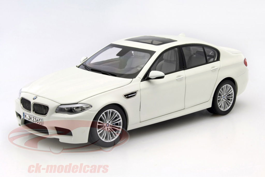 paragonmodels-1-18-bmw-m5-2011-paragon-models-97017/