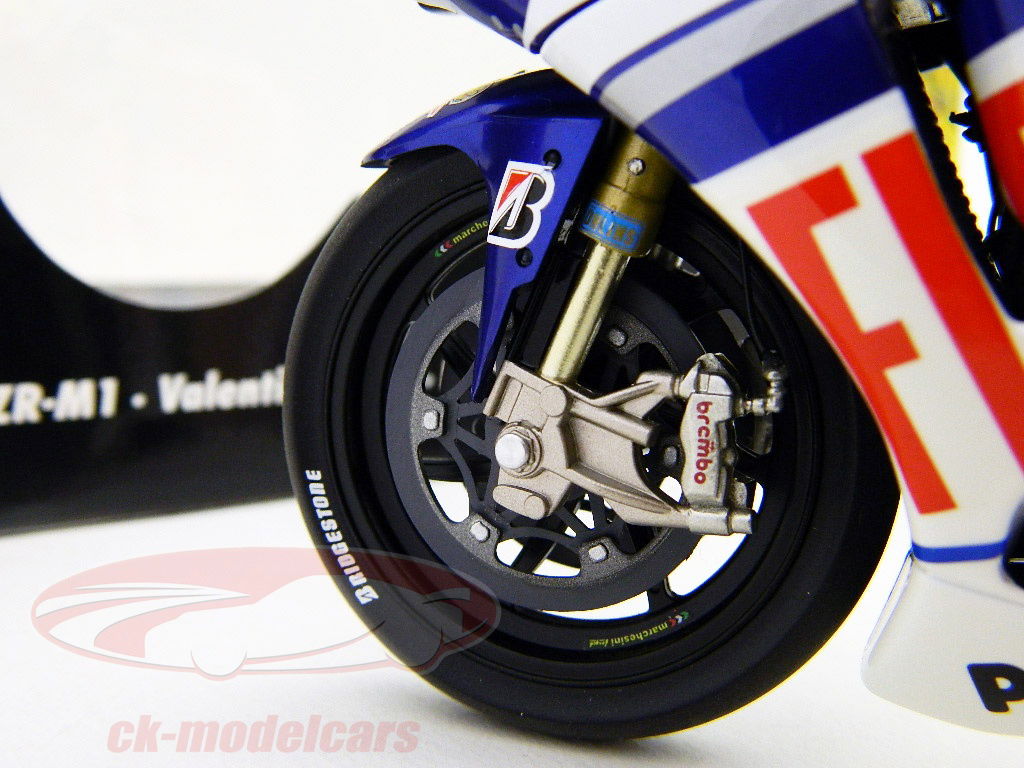 Minichamps 1:12 Valentino Rossi Yamaha YZR-M1 MotoGP 2010