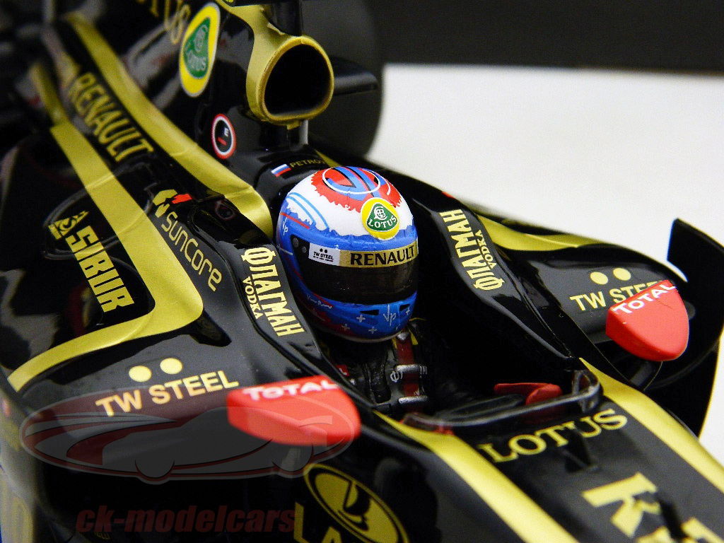 Minichamps 1:18 V. Petrov Lotus Renault R31 Showcar formula