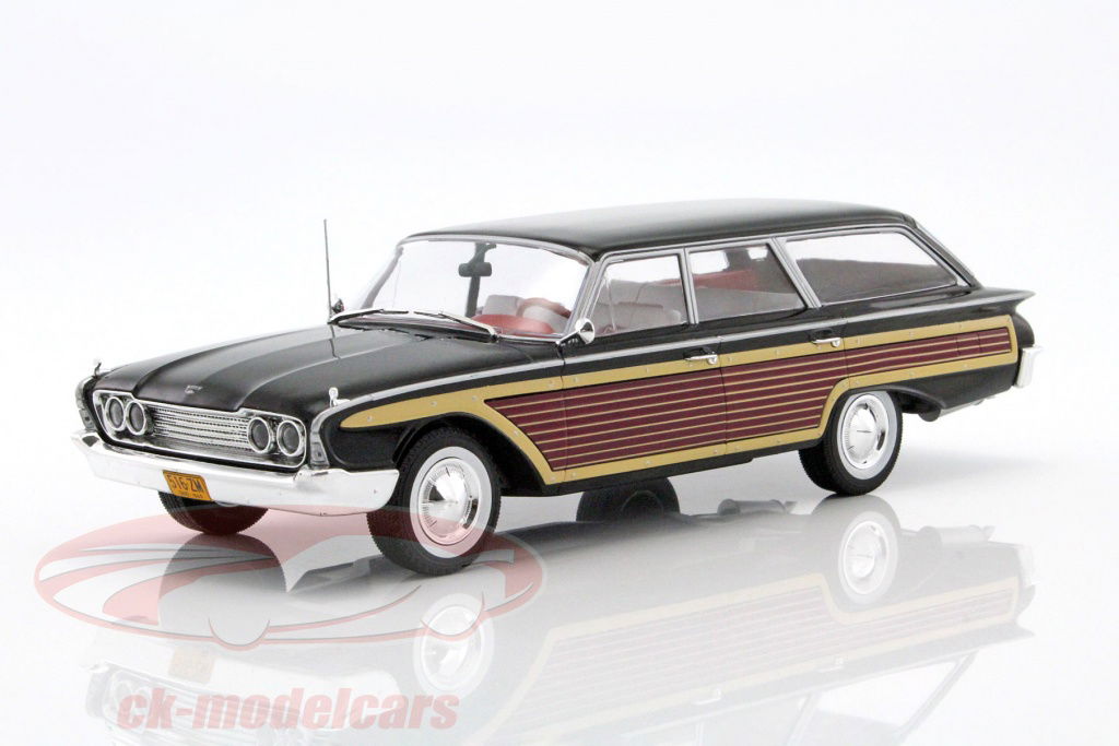 modelcargroup-1-18-ford-country-squire-mcg18073/