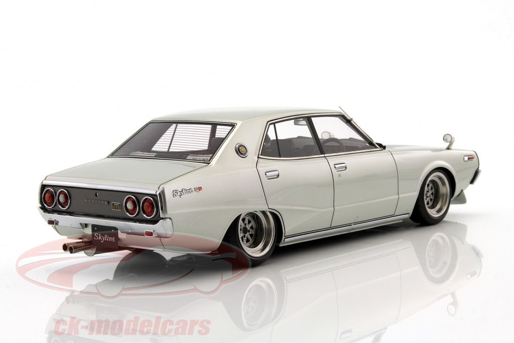 Ignition Model 1:18 Nissan Skyline 2000 GT-X (GC110) silver