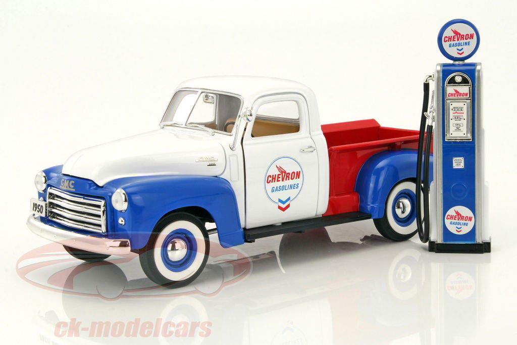 greenlight-1-18-gmc-150-chevron-con-bomba-de-gas-ano-de-construccion-1950-blanco-azul-rojo-12992/
