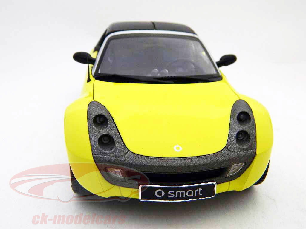 KYOSHO 1/18 smart roadster ミニカー Amazon | Smart roadster coupe 初代 BENZ 1/18 スマート