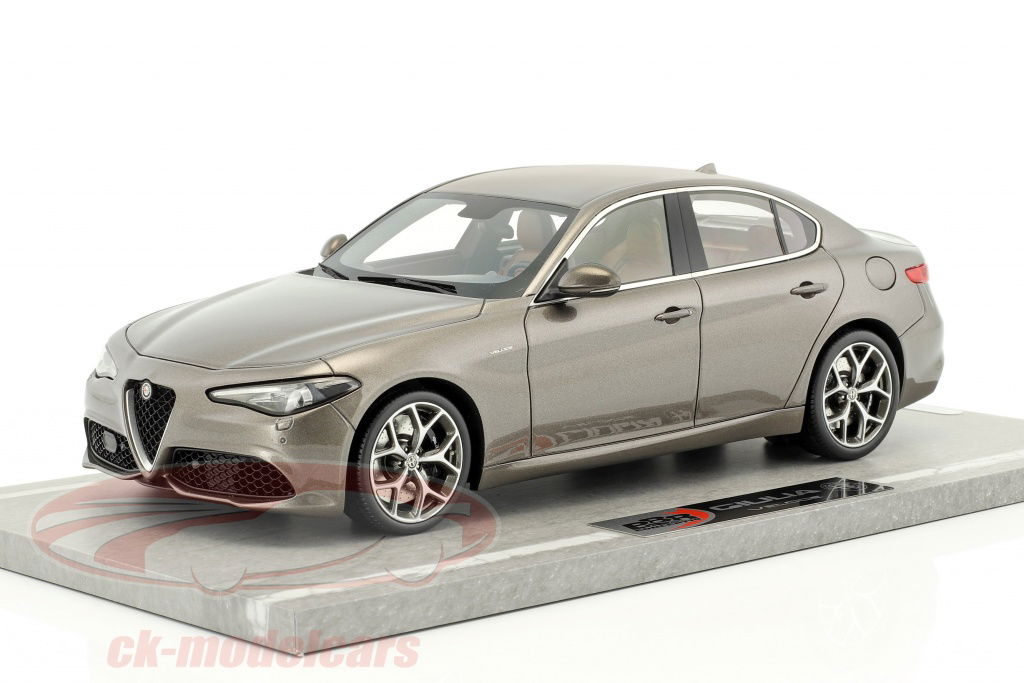 値下 BBR (1/18) アルファロメオ Giulia Veloce BBR Models 1:18 Alfa Romeo Giulia Veloce year 2016 Titanio