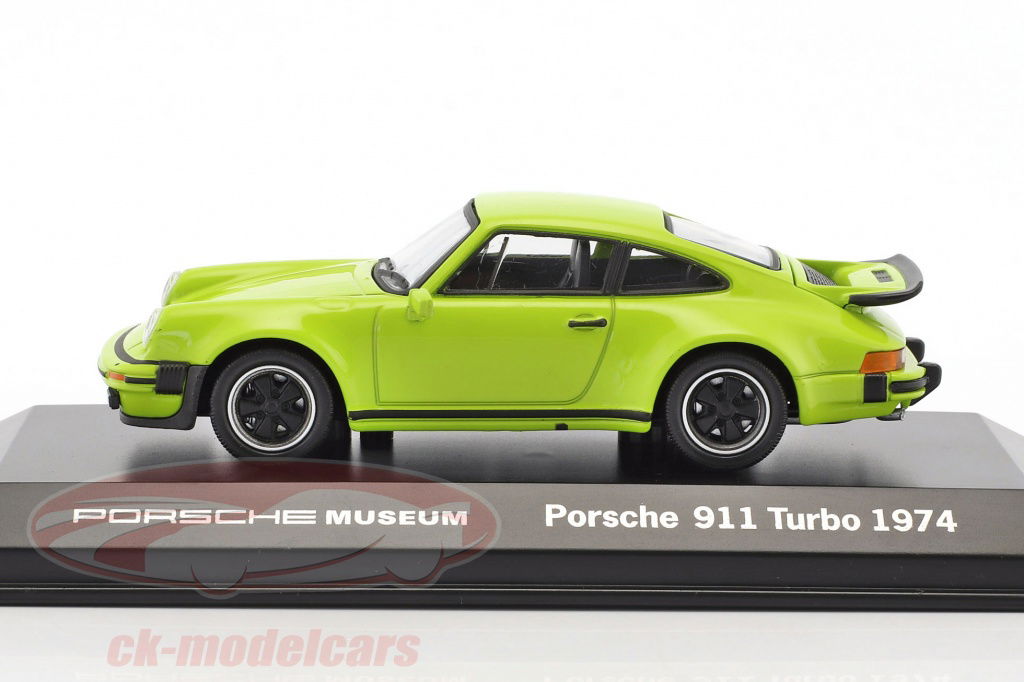 MINICHAMPS Porsche 911 Turbo イエロー　1/43 Spark 1:43 Porsche 911 (992) Turbo Bahamas yellow