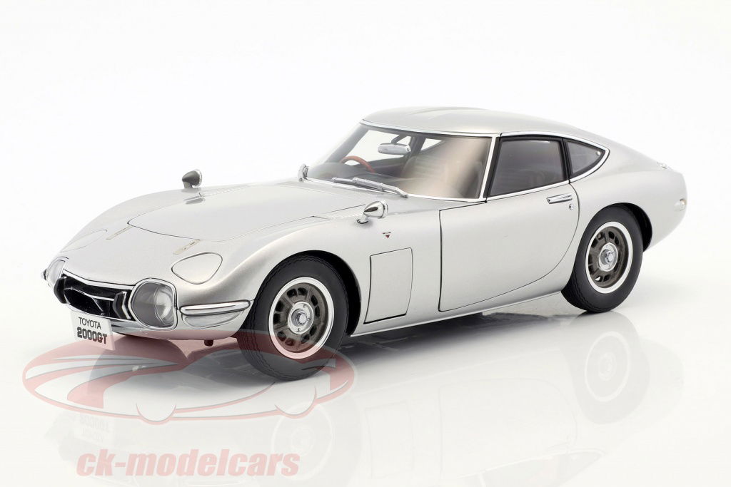 AUTOart 1:18 Toyota 2000 GT coupe year 1965 silver 78752