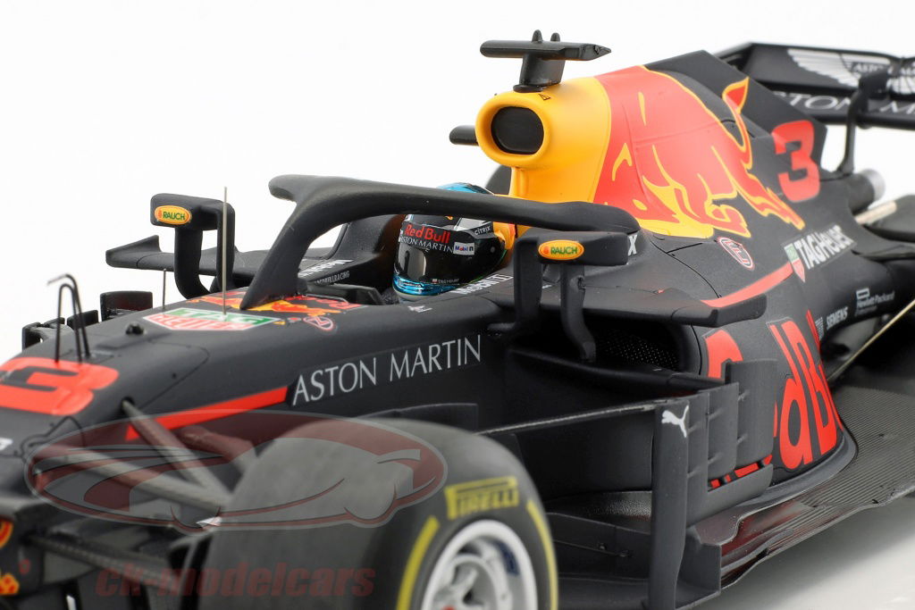 Spark 1:18 Daniel Ricciardo Red Bull Racing RB14 #3 Winner