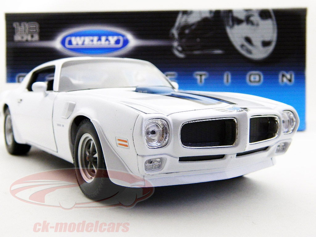 Welly 1:18 Pontiac Firebird Trans AM 1972 white 12566W model