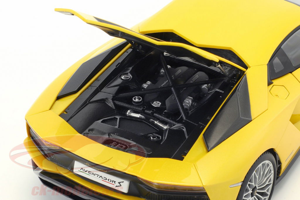 AUTOart 1:18 Lamborghini Aventador S year 2017 perl yellow