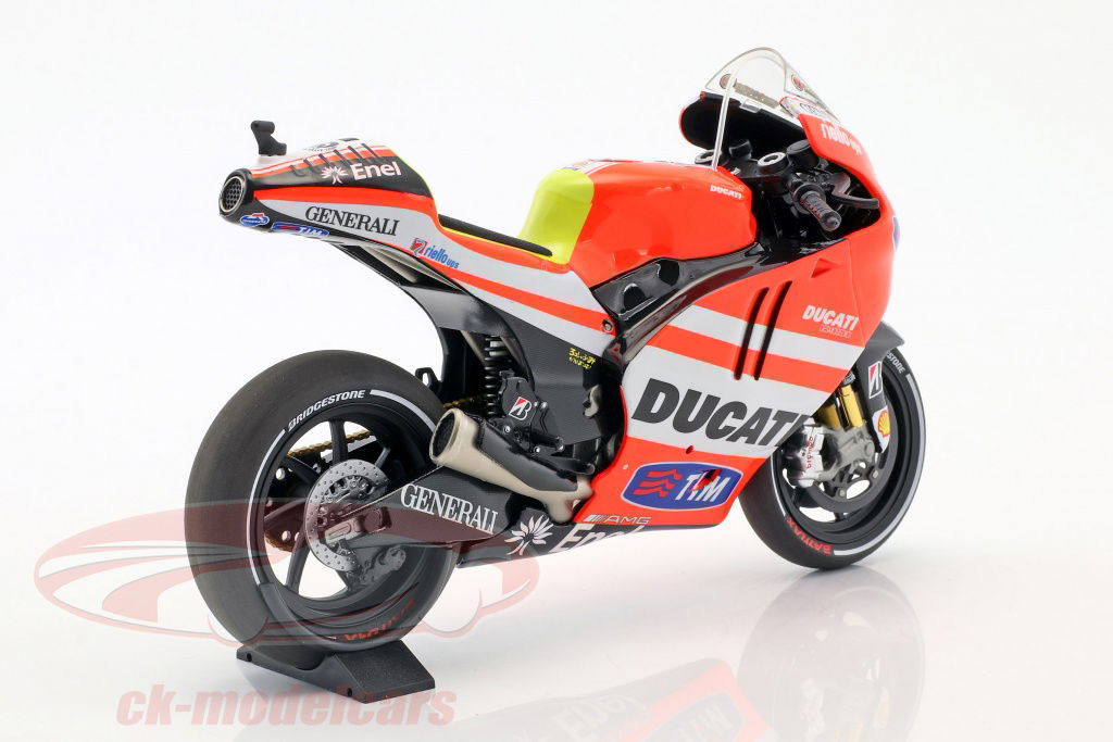 Minichamps 1:12 Valentino Rossi Ducati Desmosedici GP11.1
