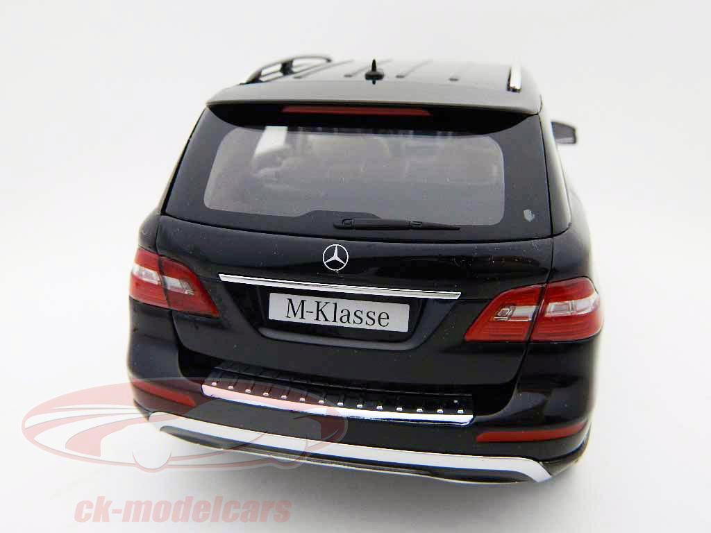 Minichamps 1:18 Mercedes-Benz M-class (W166) obsidianblack