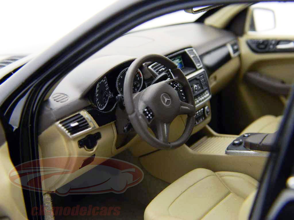 【MINICHAMPS】MercedesC−class 1/18 #M62 Minichamps 1:18 Mercedes-Benz M-class (W166) obsidianblack