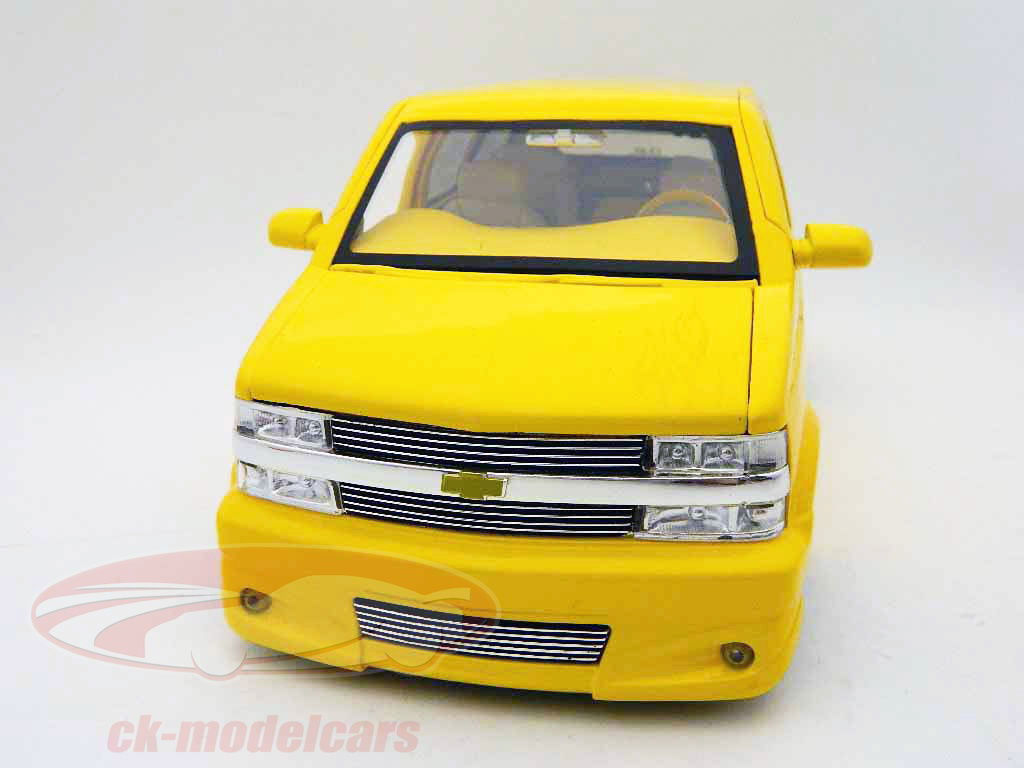 Jadatoys 1:18 Chevrolet Astro Van yellow Tuning Version