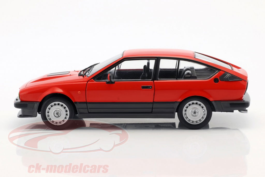 1/18 アルファロメオ Solido 1:18 Alfa Romeo GTV6 year 1984 red S1802301 model car