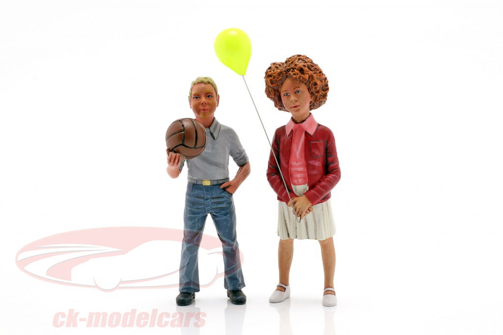 lemans-miniatures-1-18-figur-set-2-brn-med-ballon-og-bold-flm118025/