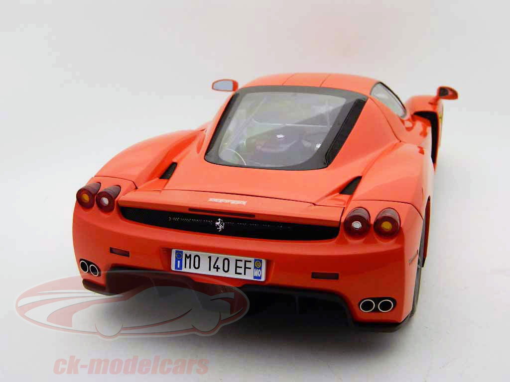 Kyosho 1:12 フェラーリエンツォは2002スクーデリア·赤分に建設